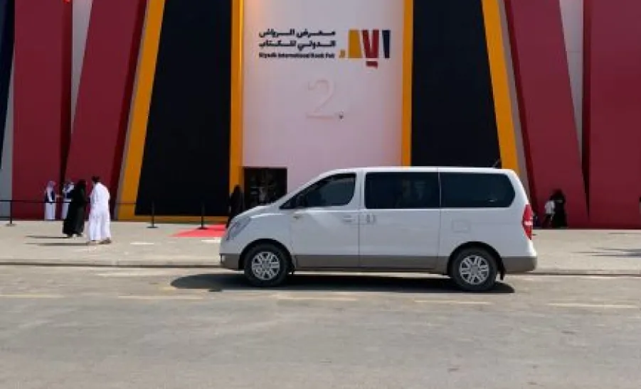 نقل طلاب وطالبات ومنسوبي الجامعة لمعرض الكتاب  -  ؤؤؤ
