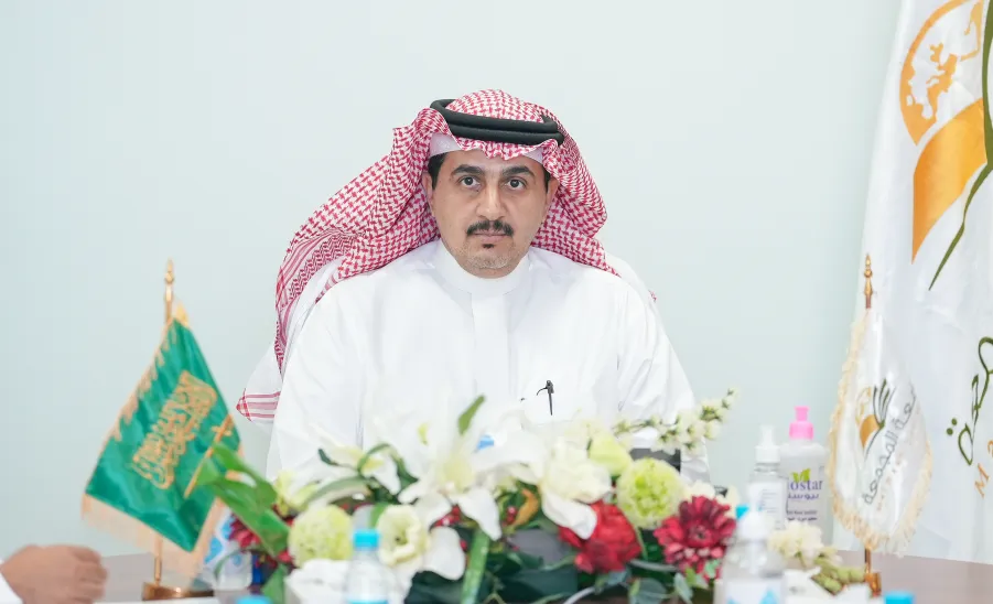 رئيس الجامعة يدشن نظام البرامج التعليمية المدفوعة - جامعة المجمعة 