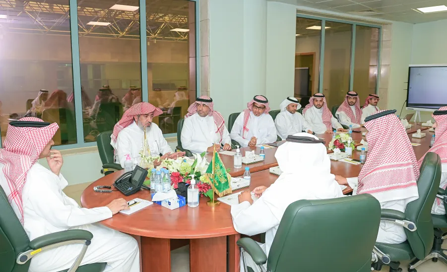 MU'S RECTOR LAUNCHES THE SELF-SPONSORED EDUCATIONAL PROGRAMS
 - جامعة المجمعة 