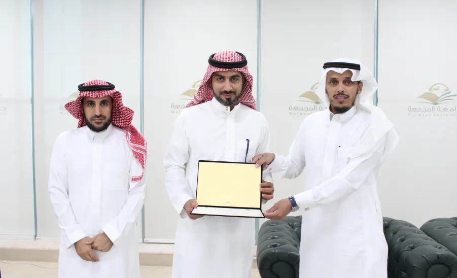 بالشراكة مع عمادة السنة الأولى المشتركة : عمادة القبول والتسجيل تقيم لمنسوبيها دورة أساسيات اللغة الانجليزية - 8