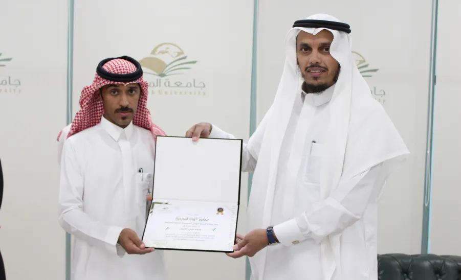بالشراكة مع عمادة السنة الأولى المشتركة : عمادة القبول والتسجيل تقيم لمنسوبيها دورة أساسيات اللغة الانجليزية - 4