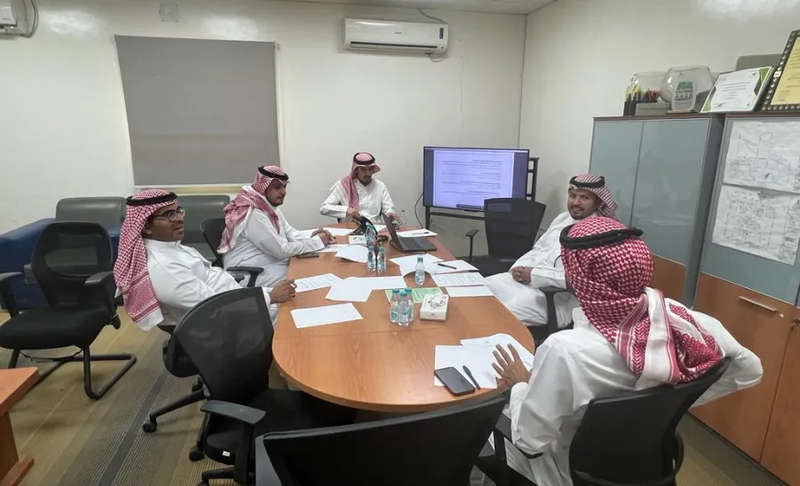 الإدارة تعقد الإجتماع التشاوري الخامس  -  2