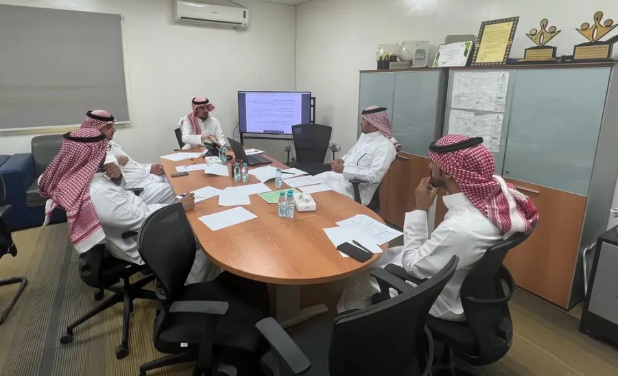 الإدارة تعقد الإجتماع التشاوري الخامس  -  3