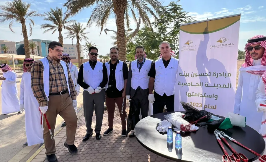 A campaign was held about environment  - امتداداً لمراحل تنفيذ "مبادرة تحسين بيئة المدن الجامعية" : الإدارة وبالتعاون مع كلية إدارة الأعمال تُنفذ نشاط المبادرة