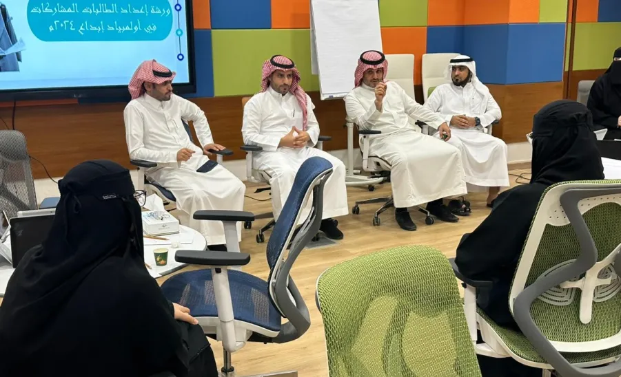 A workshop for talented female students in the Education Department in Majmaah to participate in the National Innovation Olympiad 2024  - صورة
