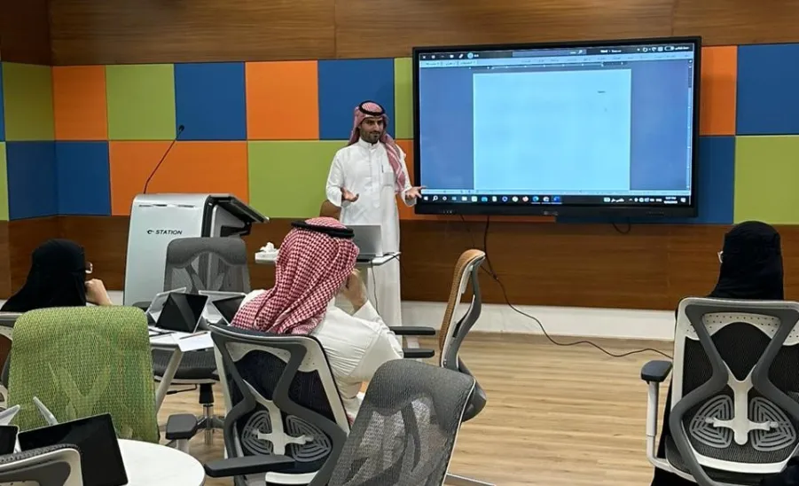 A workshop for talented female students in the Education Department in Majmaah to participate in the National Innovation Olympiad 2024  - صورة