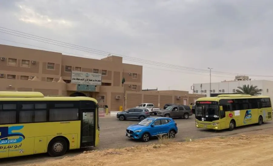 MU transport students of the school complex in Hawtat Sudair  - رر