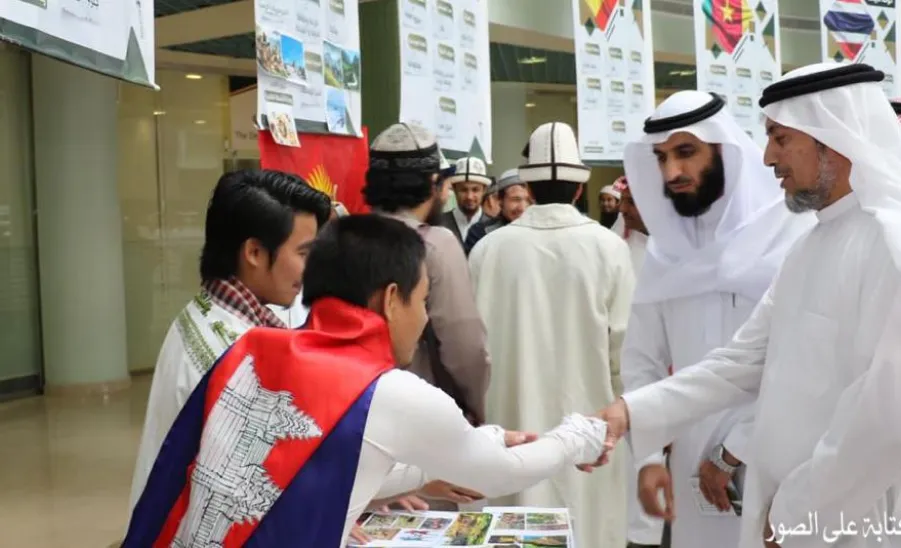 وكيل الجامعة للشؤون التعليمية يفتتح ملتقى الثقافات الطلابي الثاني. -  9
