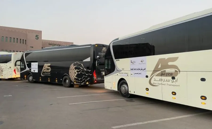 الإدارة تواصل تقديم خدمات نقل منسوبي الجامعة  - ث