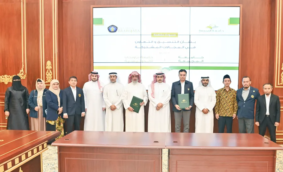 وفدٌ من جامعة براويجايا الإندونيسية يزور الجامعة ويوقع مسودة مفاهمة من أجل التنسيق والتعاون في المجالات المشتركة -  جامعة المجمعة 