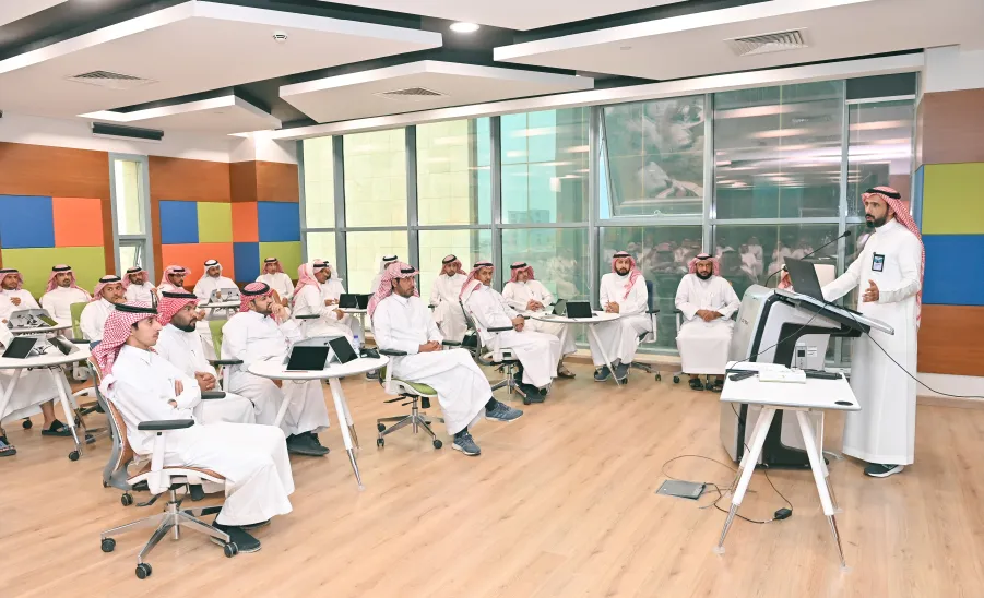 The Deanship of Human Resources holds a workshop entitled: Job Performance Evaluation - صورة