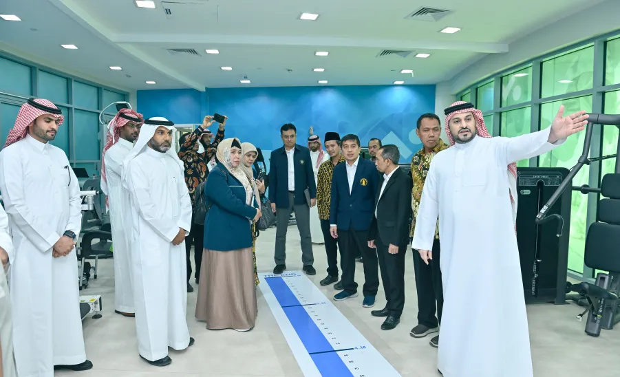وفدٌ من جامعة براويجايا الإندونيسية يزور الجامعة ويوقع مسودة مفاهمة من أجل التنسيق والتعاون في المجالات المشتركة -  جامعة المجمعة 