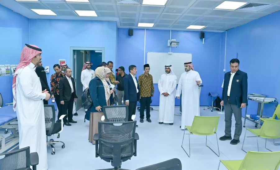 وفدٌ من جامعة براويجايا الإندونيسية يزور الجامعة ويوقع مسودة مفاهمة من أجل التنسيق والتعاون في المجالات المشتركة -  جامعة المجمعة 
