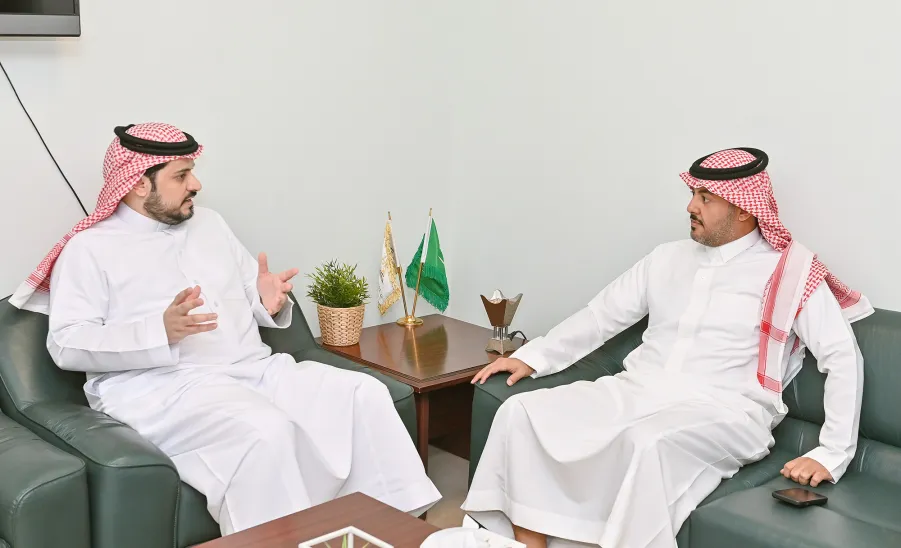 مدير المركز الإعلامي يلتقي بعميد كلية العلوم الطبية التطبيقية - 1