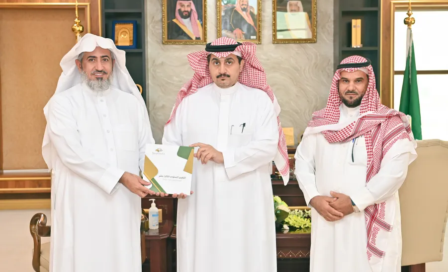 MU'S RECTOR RECEIVES THE 13TH ANNUAL REPORT
 -  جامعة المجمعة 
