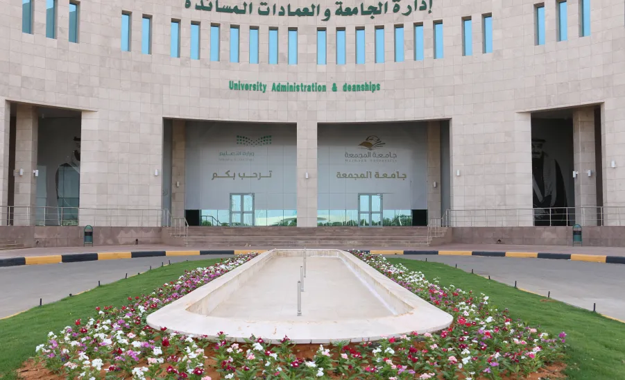 The Administration is decorating roads for a green environment - تزيين الطرق والممرات من أجل بيئة خضراء