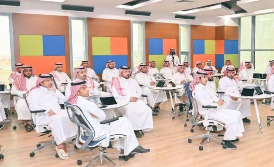 مدير وحدة الخدمات المساندة بالكلية يشارك في ورشة عمل تقييم الأداء الوظيفي بالجامعة -  Pic1