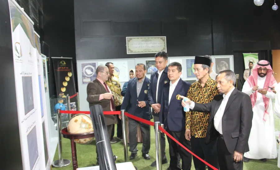 وفدٌ من جامعة براويجايا الإندونيسية يزور الجامعة ويوقع مسودة مفاهمة من أجل التنسيق والتعاون في المجالات المشتركة -  جامعة المجمعة 