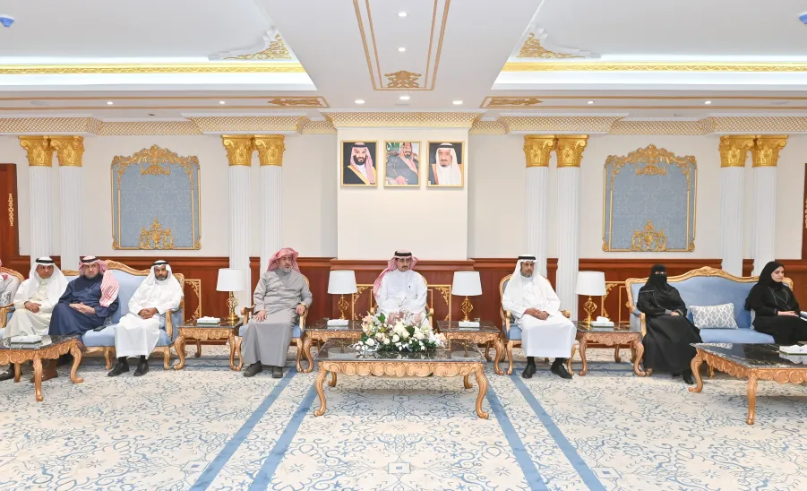 رئيس الجامعة يرعى حفل تكريم الطلبة الفائزين بجوائز الروبوت في دورة الألعاب السعودية  - جامعة المجمعة 