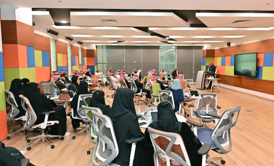 The Volunteer Work Center conducts a workshop for coordinators  -  صورة