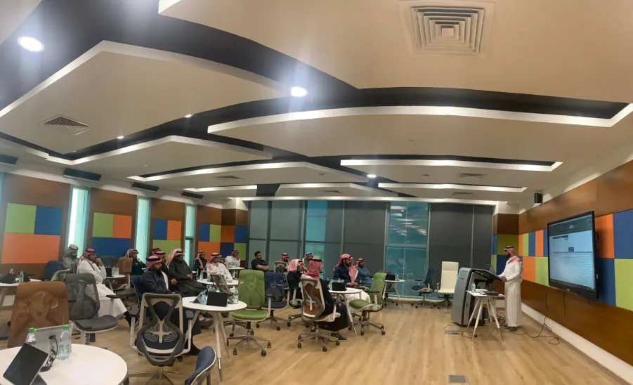 مكتب إدارة البيانات يقيم ورشة عمل ( آلية تصنيف البيانات لممثلي بيانات إدارات الجامعة ) -  data123