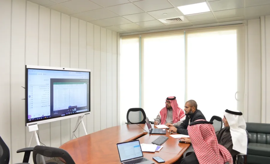 "اجتماع اللجنة الأول للخطط الدراسية برئاسة وكيل الجامعة للشؤون التعليمية" -  لجنة الخطط والمناهج