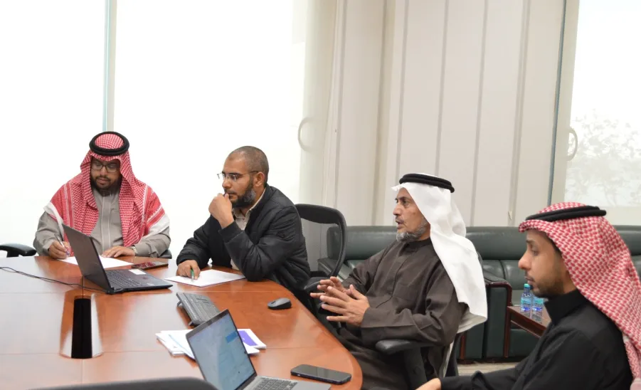 "اجتماع اللجنة الأول للخطط الدراسية برئاسة وكيل الجامعة للشؤون التعليمية" -  لجنة الخطط والمناهج