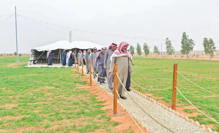 MU'S VICE-RECTOR FOR DEVELOPMENT AND INVESTMENT PATRONIZES THE FIRST EMPLOYEE FORUM
 - جامعة المجمعة