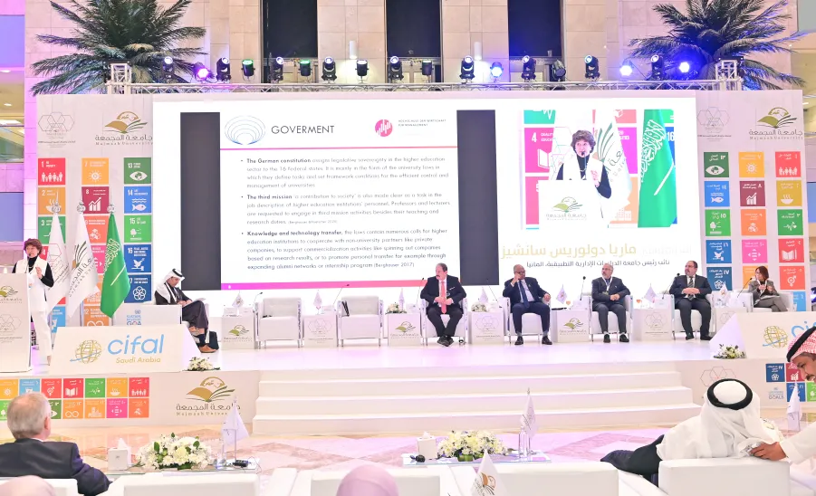 الجامعة تختتم أعمال المؤتمر الدولي ( الجامعات وأهداف التنمية المستدامة 2030 " المستهدفات والممارسات " ) - 11
