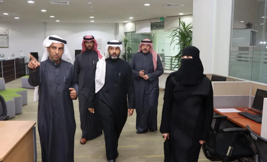 وكيل الجامعة للدراسات العليا والبحث العلمي يقوم بزيارة تفقدية للإدارة العامة للمكتبات ومصادر المعرفة - #
