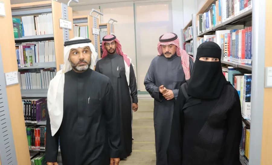وكيل الجامعة للدراسات العليا والبحث العلمي يقوم بزيارة تفقدية للإدارة العامة للمكتبات ومصادر المعرفة - #