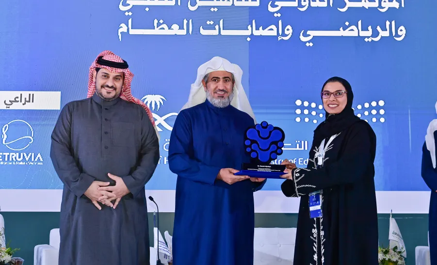  الجامعة تختتم أعمال المؤتمر الدولي للتأهيل الطبي والرياضي وإصابات العظام -  جامعة المجمعة 