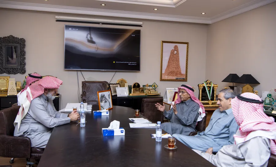MU VICE-RECTOR ON A VISIT TO IBRAHIM AL-SULTAN CHARITABLE FOUNDATION  -  وكيل الجامعة للتنمية والاستثمار رئيس مجلس إدارة مركز التأهيل الطبي والاطراف الاصطناعية يزور مؤسسة الشيخ إبراهيم السلطان الخيرية