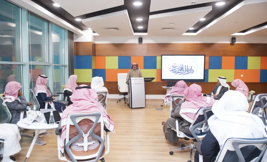 The Founding committee of the College of Sharia and Law conducts a workshop  - اللجنة التأسيسية لكلية الشريعة والقانون تقيم ورشة عمل مركزة 