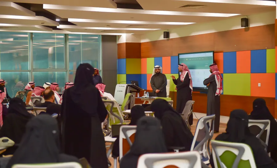 فريق منصة ارتقاء ينفذ ورشة عمل لمنسقي المنصة في جهات الجامعة -  فريق منصة ارتقاء ينفذ ورشة عمل لمنسقي المنصة في جهات الجامعة