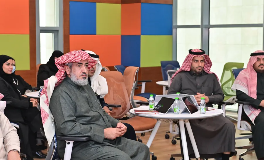 وكيل الجامعة للتنمية والاستثمار يفتتح اللقاء السادس لمركز سيفال -  سعادة وكيل الجامعة للتنمية والاستثمار يفتتح اللقاء السادس لمركز سيفال: مناقشة تفعيل توصيات المؤتمر الدولي: الجامعات وأهداف التنمية المستدامة 2030 " المستهدفات والممارسات"