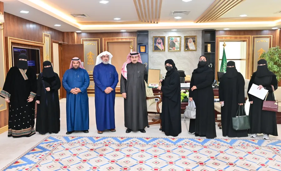 MU rector meets the strategic plan project team -  جامعة المجمعة 