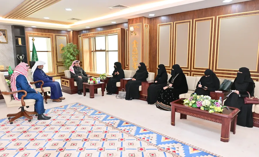MU rector meets the strategic plan project team -  جامعة المجمعة 
