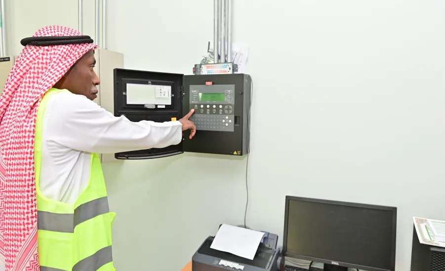 الإدارة العامة للصحة المهنية والبيئة تُنفذ فرضية إخلاء لمبنى إدارة الجامعة والعمادات المساندة - جامعة المجمعة 