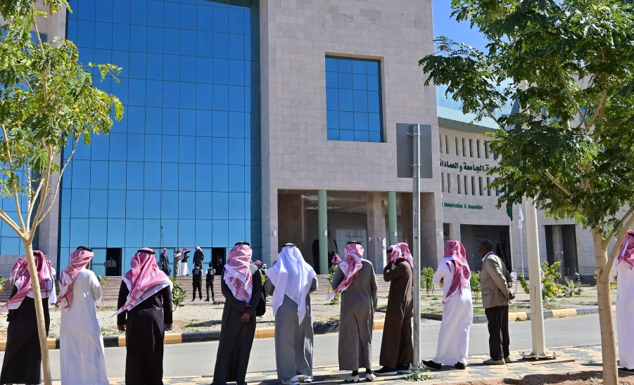 الإدارة العامة للصحة المهنية والبيئة تُنفذ فرضية إخلاء لمبنى إدارة الجامعة والعمادات المساندة - جامعة المجمعة 