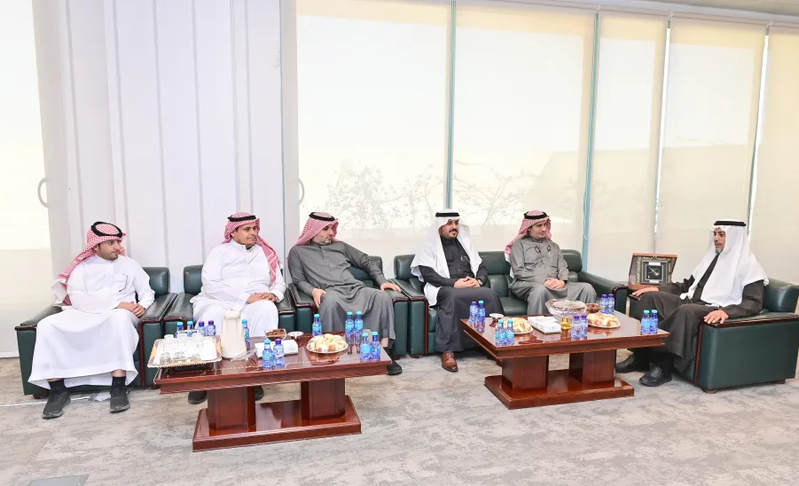 وكيل الجامعة للشؤون التعليمية يحضر مراسم توقيع مذكرة تفاهم بين الكلية التطبيقية ومجموعة الفحص الثلاثي لتقنية المعلومات - figx