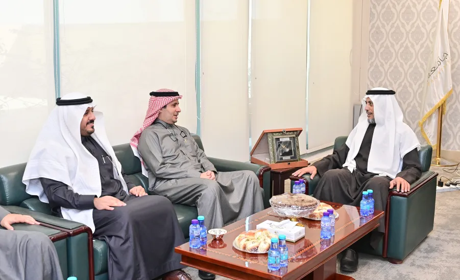 وكيل الجامعة للشؤون التعليمية يحضر مراسم توقيع مذكرة تفاهم بين الكلية التطبيقية ومجموعة الفحص الثلاثي لتقنية المعلومات - fig1`