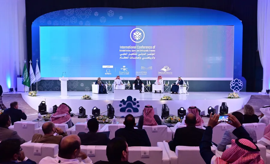  الجامعة تختتم أعمال المؤتمر الدولي للتأهيل الطبي والرياضي وإصابات العظام -  جامعة المجمعة 