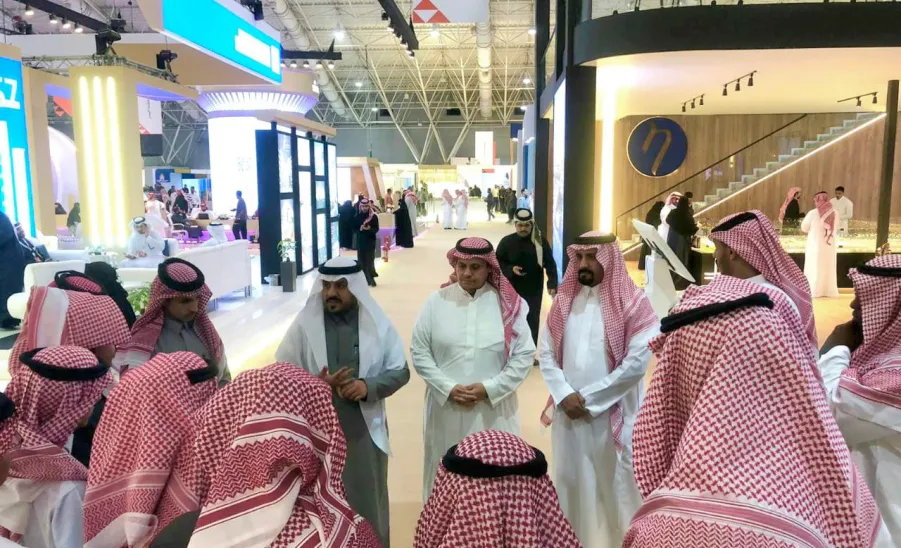 A delegation of Applied College visits Restatex Real Estate Exhibition in Riyadh -  fig1