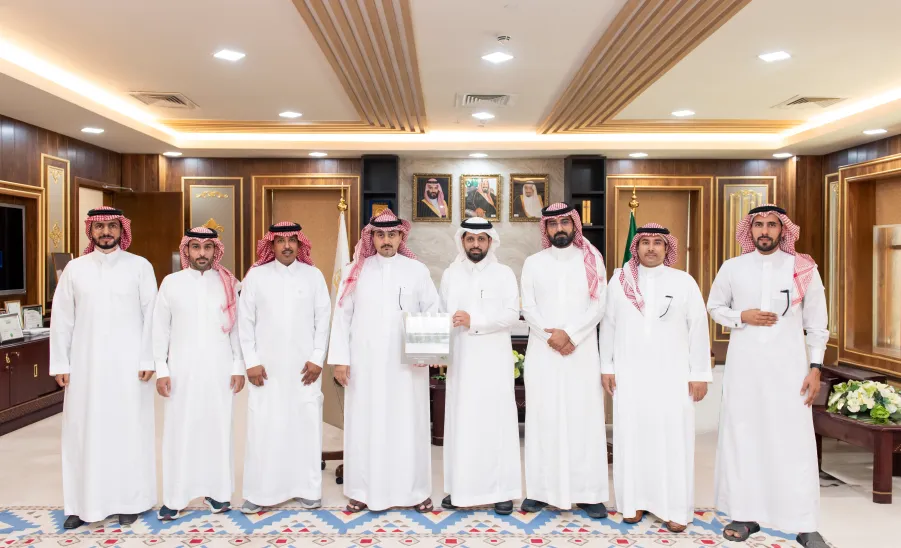 MU RECTORS REVIEWS THE REPORTS OF ACHIEVEMENT PRESENTED BY THE GENERAL ADMINISTRATION OF PROJECTS
 - زيارة