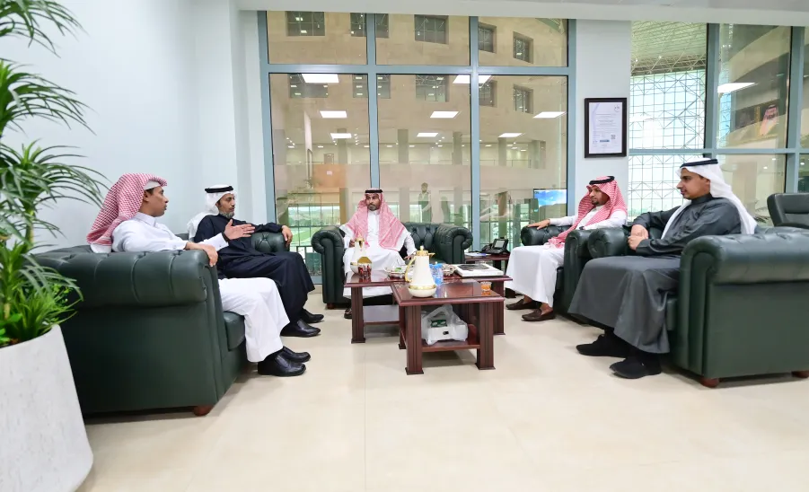 A delegation of Jeddah University visits the IT & E-Learning Deanship  -  زيارة وفد جامعة جدة لعمادة تقنية المعلومات والتعليم الإلكتروني 5