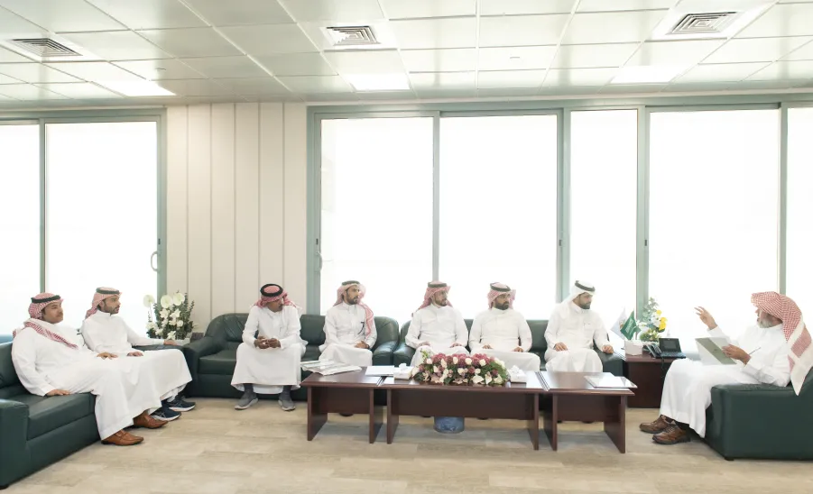 MU's vice-rector receives the achievement report of the General Administration of Projects  - صورة