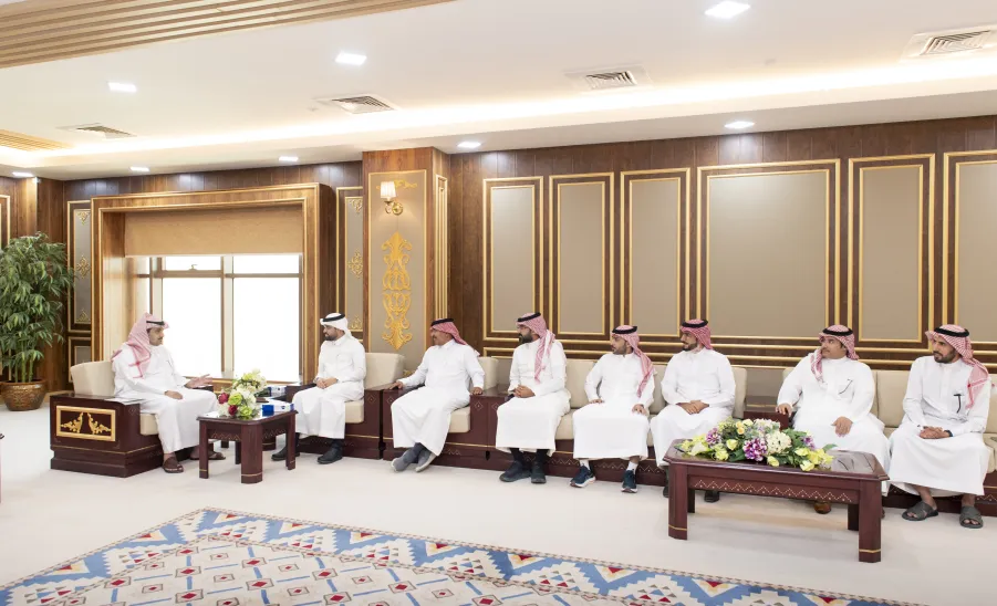 MU RECTORS REVIEWS THE REPORTS OF ACHIEVEMENT PRESENTED BY THE GENERAL ADMINISTRATION OF PROJECTS
 - زيارة
