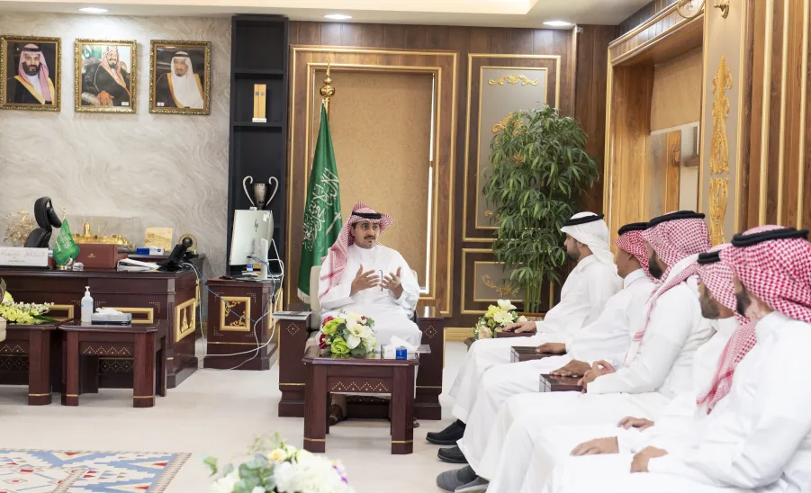 MU RECTORS REVIEWS THE REPORTS OF ACHIEVEMENT PRESENTED BY THE GENERAL ADMINISTRATION OF PROJECTS
 - زيارة