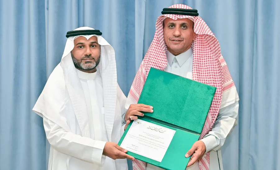 وكيل الجامعة للدراسات العليا والبحث العلمي يكرم المشاركين والمنظمين في مؤتمر السكتة الدماغية - #